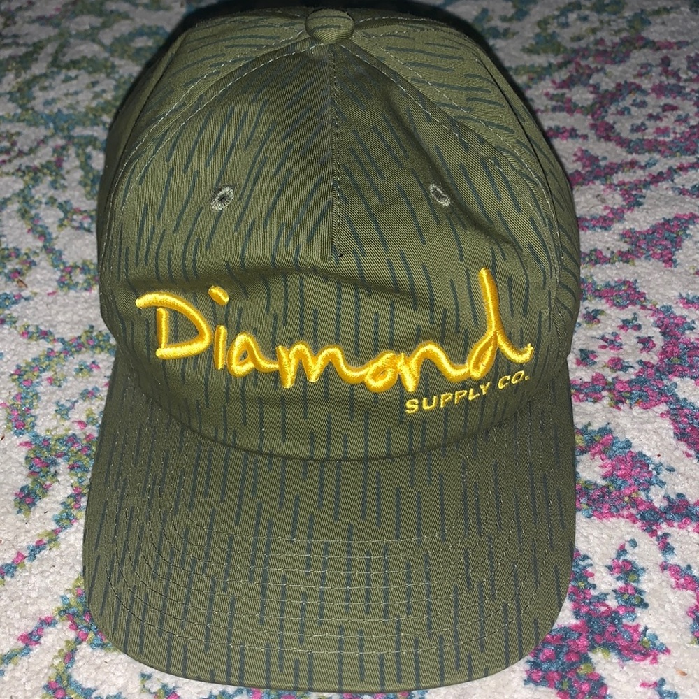 diamond supply hat, great condition.